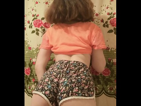 ❤️ Sexy na batang babe na hinuhubad ang kanyang shorts sa camera ️❌ Porno sa amin ﹏