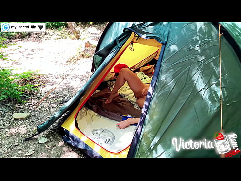 ❤️ Nakuha sa camera Madamdaming haltak off Stranger in a tent ️❌ Porno sa amin ﹏
