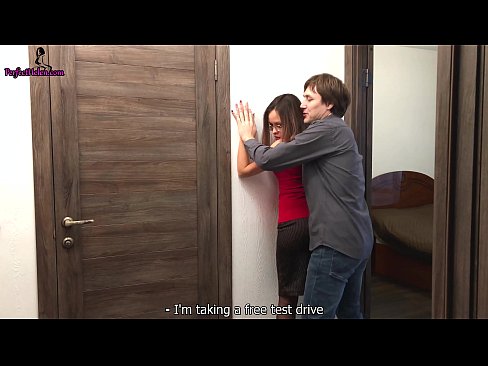 ❤️ Sexy Realtor Sensually Jerks Kanyang Puke at Fucks Habang Nagbebenta ng Kanyang Apartment - Krempai ️❌ Porno sa amin ﹏