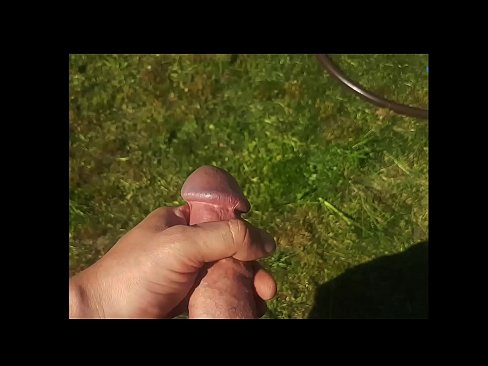 ❤️ Hot hottie gets kanyang pink puki fucked at cums sa isang pumulandit sa isang summer garden ️❌ Porno sa amin ﹏