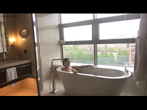 ❤️ Napakalaking babe madamdamin jerking off ang kanyang puki sa banyo ️❌ Porno sa amin ﹏