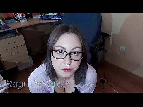 ❤️ Ang Sexy na Babae na may Salamin ay Sumipsip ng Dildo sa Camera ️❌ Porno sa amin ﹏