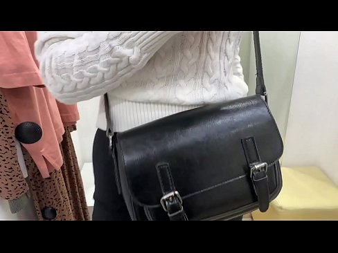 ❤️ Pampublikong masturbesyon ng batang asong si FeralBerry na may dildo sa fitting room ️❌ Porno sa amin ﹏