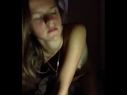❤️ Ang isang batang babae masturbates at cums ️❌ Porno sa amin ﹏